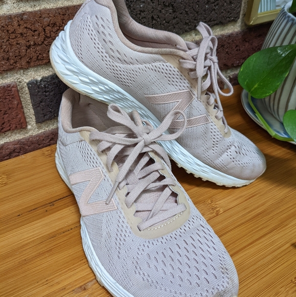 New Balance Women's Pink Fresh Foam Running Shoes Size 7.5 - Picture 1 of 6
